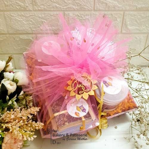 Glamorous Gift Hampers in Gurgaon